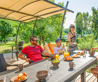 Camping au bord de la rivière Lyon