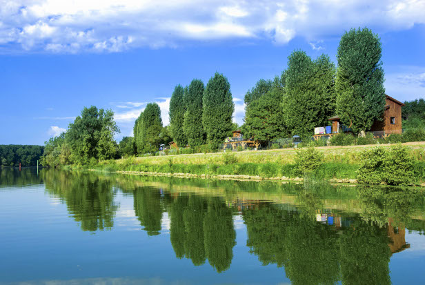 campsite on the banks of the river saone