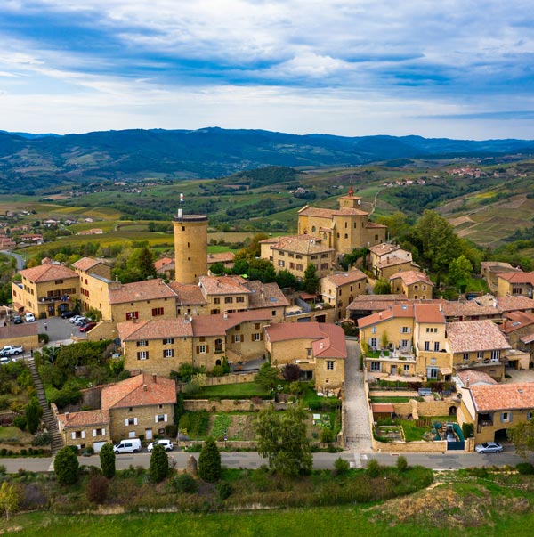 village proche lyon