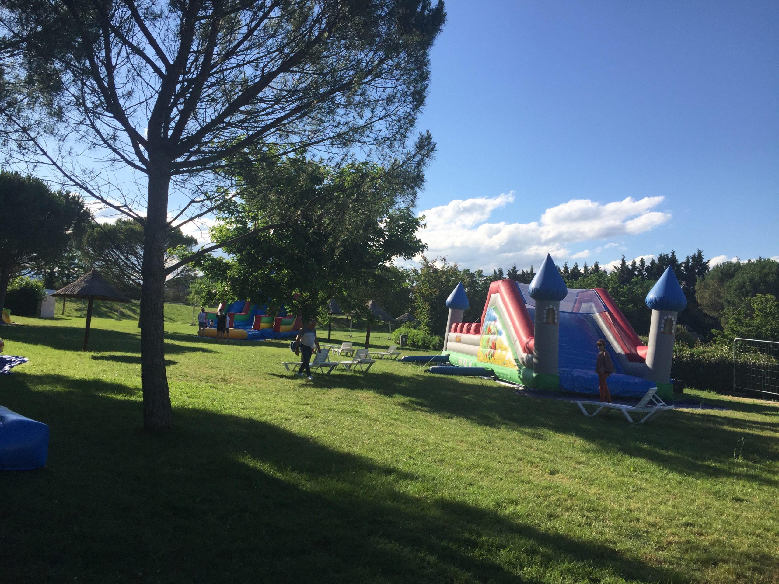 camping avec structures gonflages dombes
